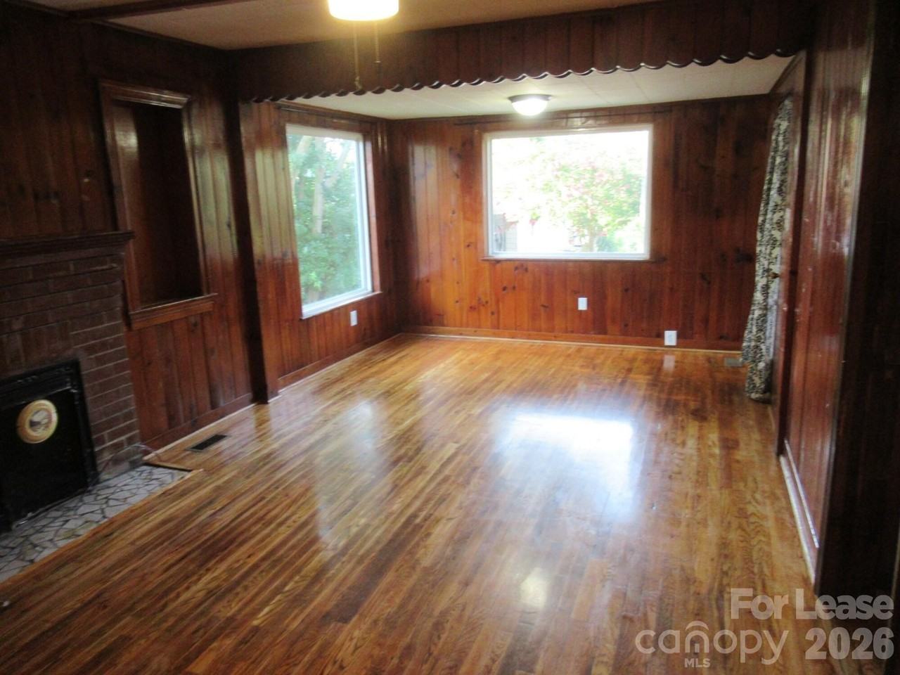 306 2nd St - Photo 5 of 21