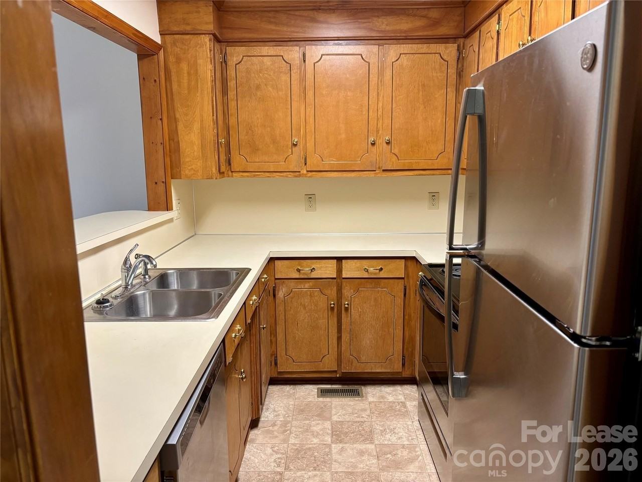 153 Hillcrest Dr - Photo 4 of 10