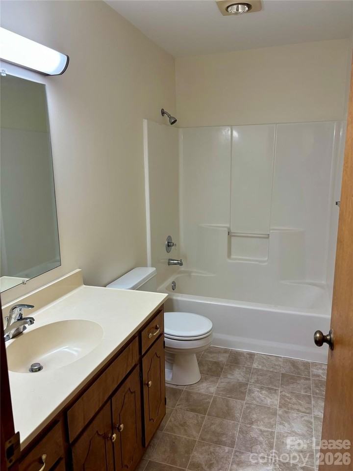 153 Hillcrest Dr - Photo 6 of 10