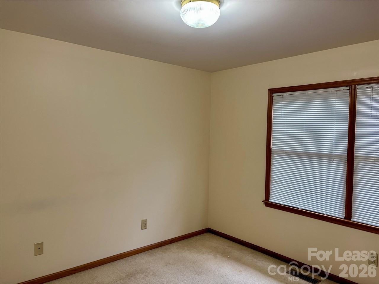 153 Hillcrest Dr - Photo 7 of 10