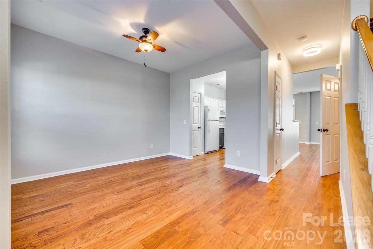 618 Bayou Cir - Photo 4 of 32