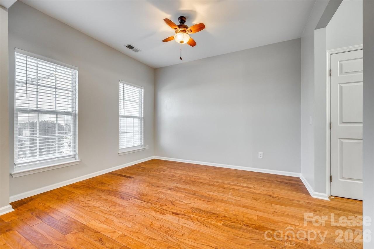 618 Bayou Cir - Photo 6 of 32