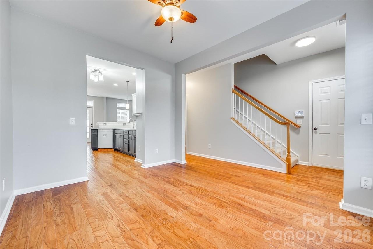 618 Bayou Cir - Photo 5 of 32