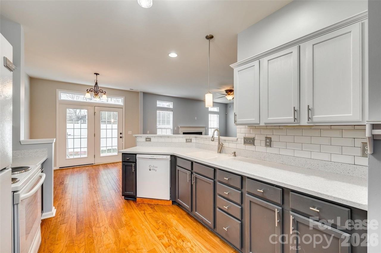 618 Bayou Cir - Photo 7 of 32