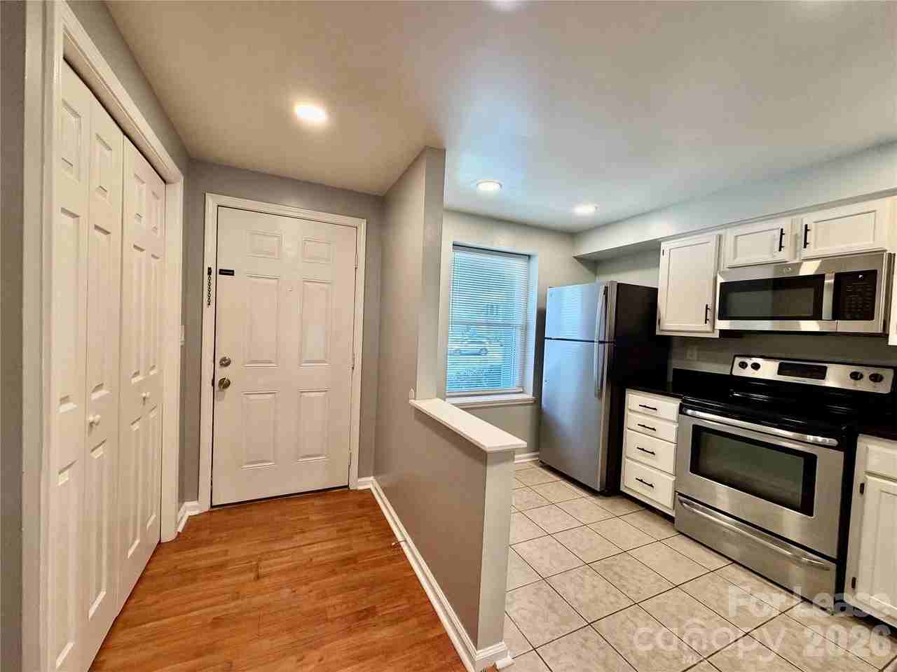 9604 Vinca Cir #E - Photo 3 of 31