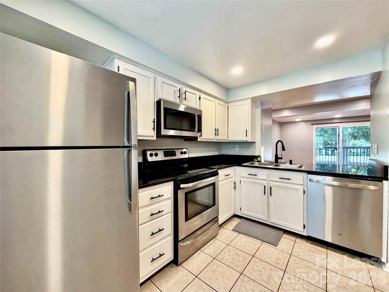 9604 Vinca Cir #E - Photo 5 of 31