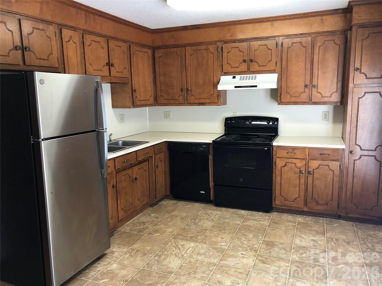 107 Hillcrest Dr - Photo 3 of 9