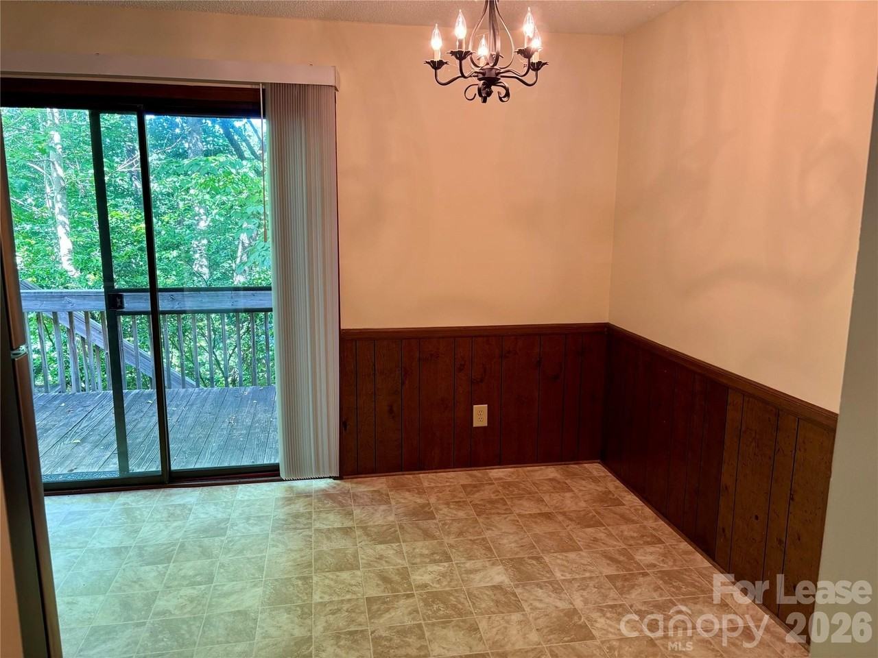 128 Hillcrest Dr - Photo 4 of 11