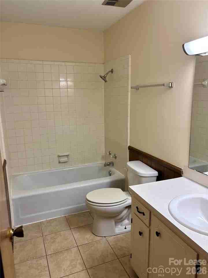 128 Hillcrest Dr - Photo 7 of 11