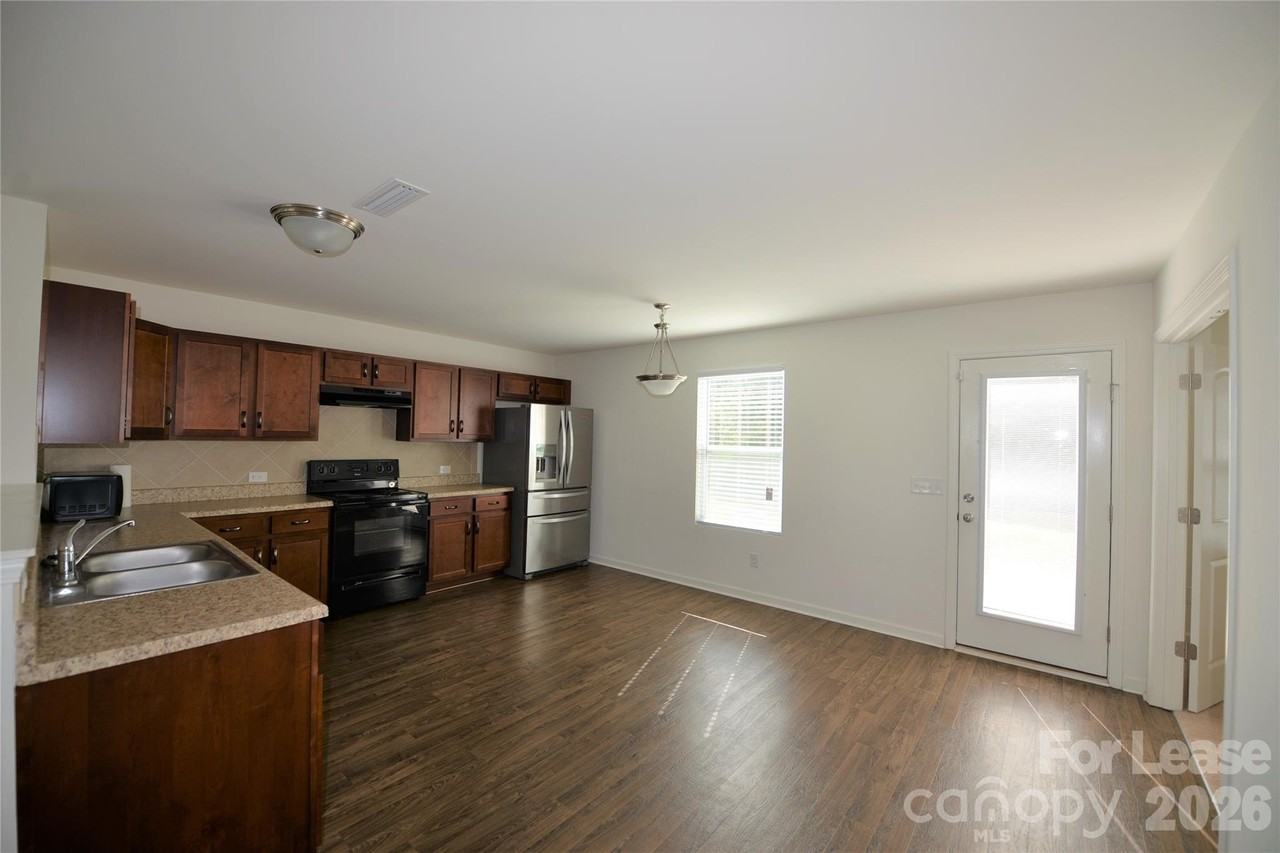 9527 Hanberry Blvd - Photo 3 of 21