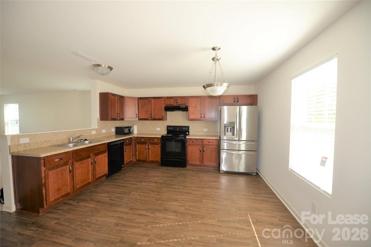 9527 Hanberry Blvd - Photo 4 of 21