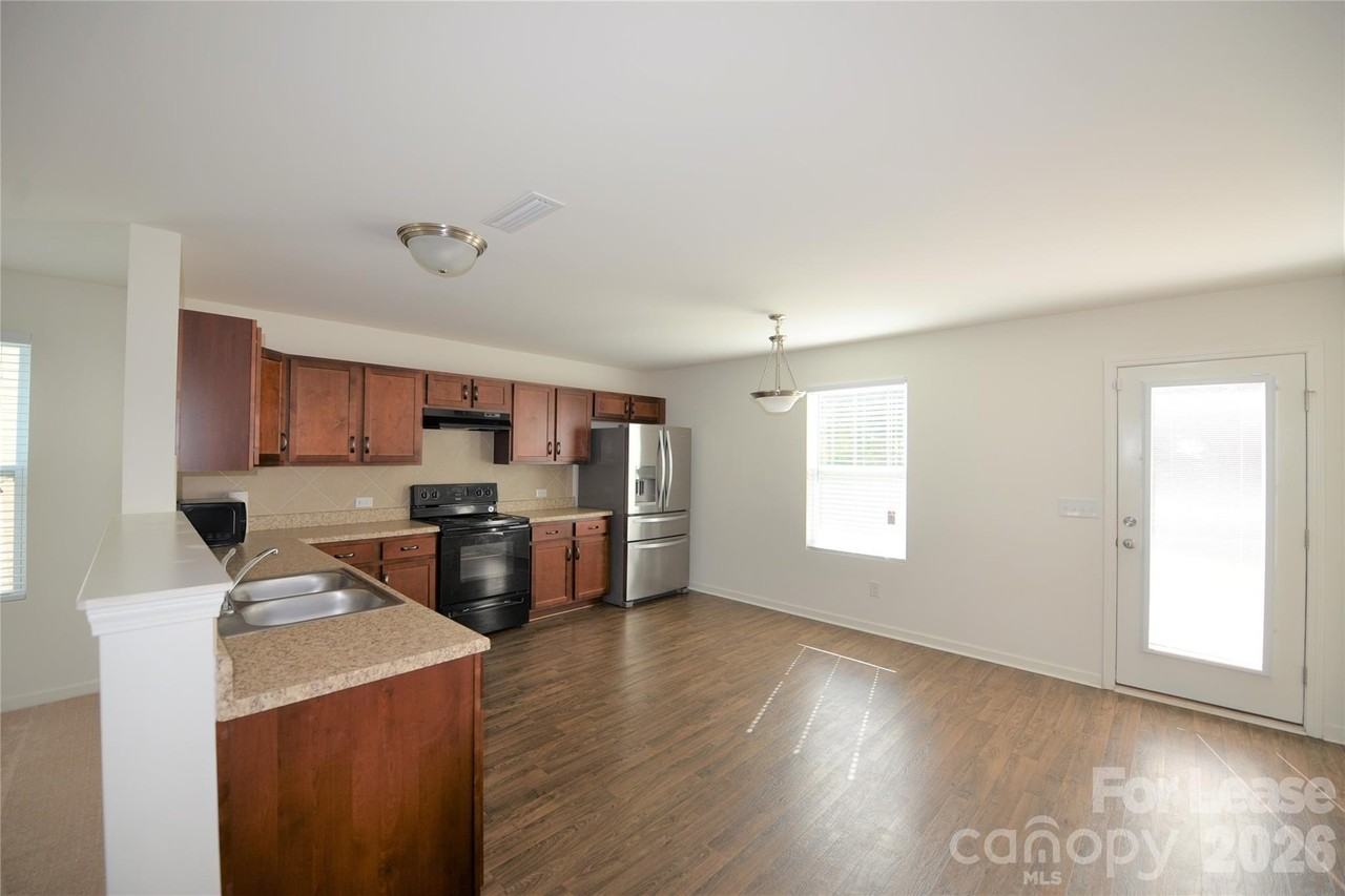 9527 Hanberry Blvd - Photo 5 of 21