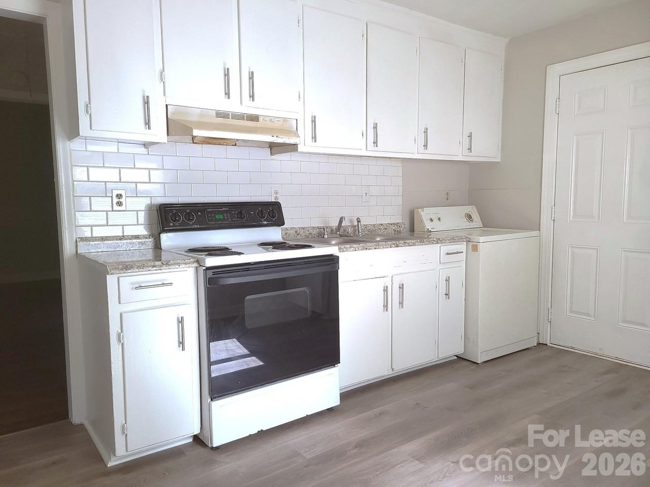 956 S Hoskins Rd - Photo 2 of 10