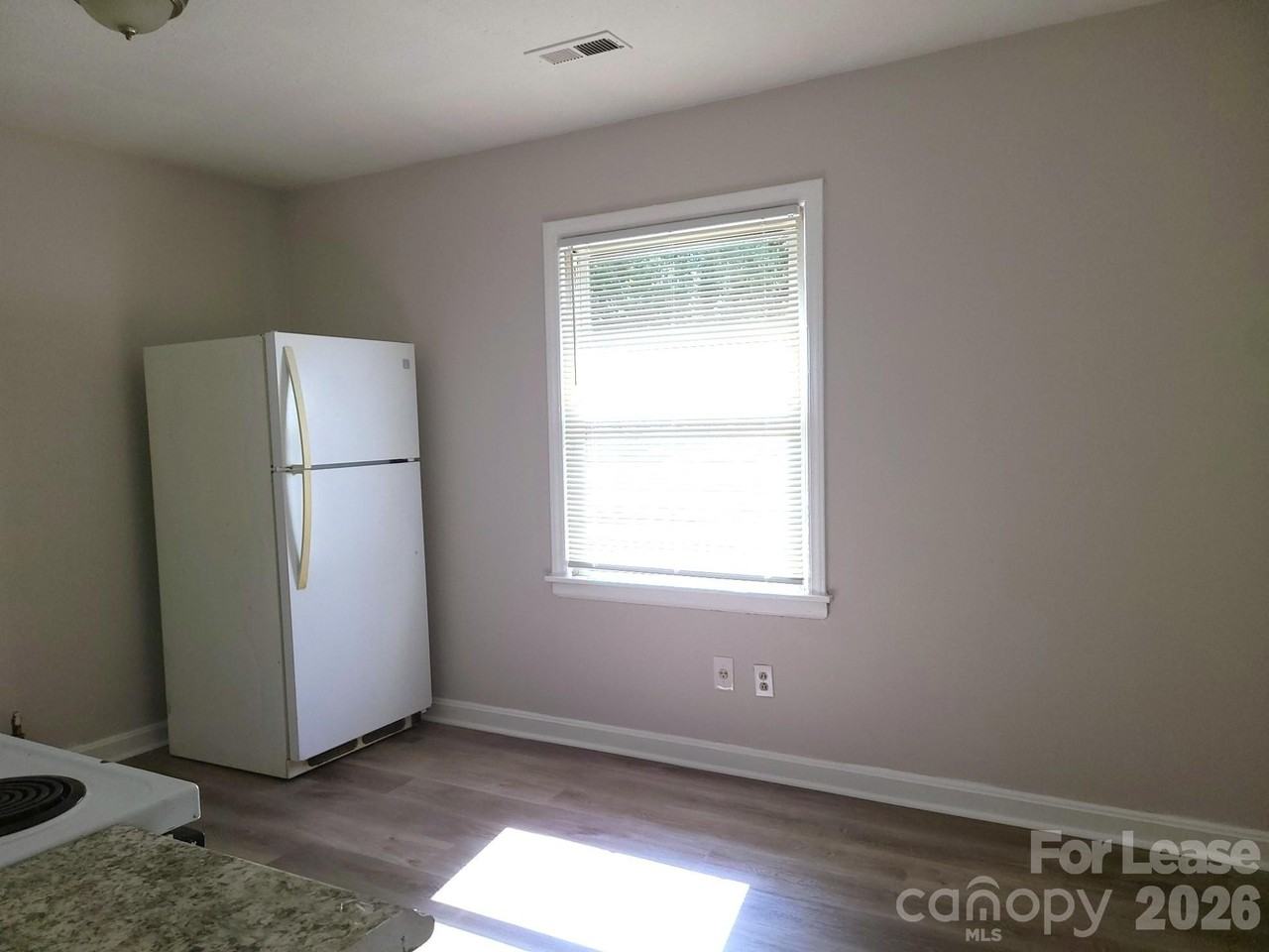 956 S Hoskins Rd - Photo 3 of 10