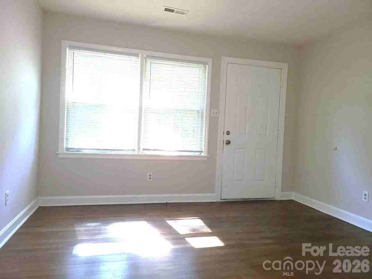 956 S Hoskins Rd - Photo 6 of 10
