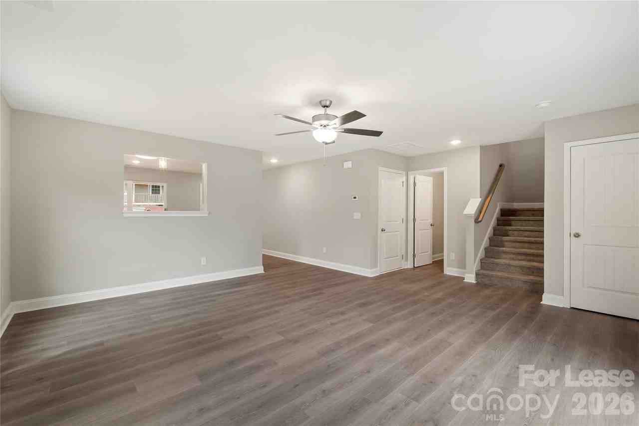 1007 Sioux St - Photo 6 of 33