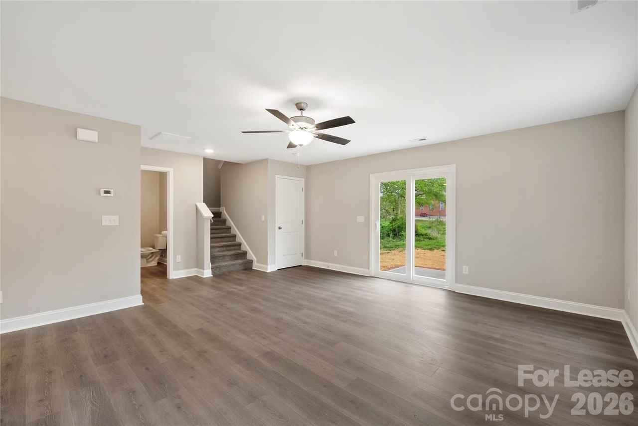 1007 Sioux St - Photo 7 of 33