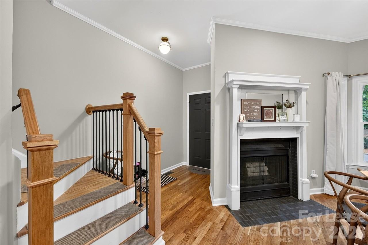 312 W 10th St - Photo 5 of 38