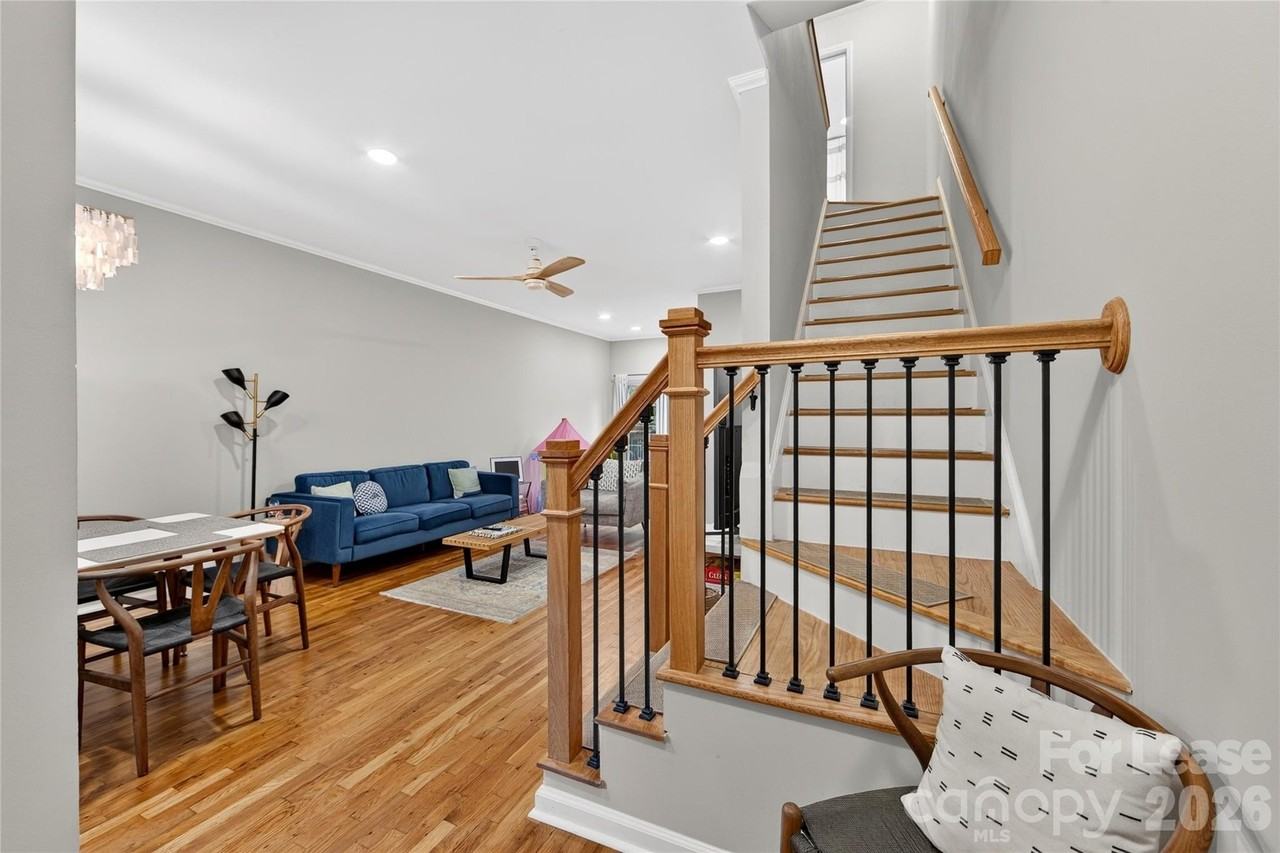 312 W 10th St - Photo 6 of 38