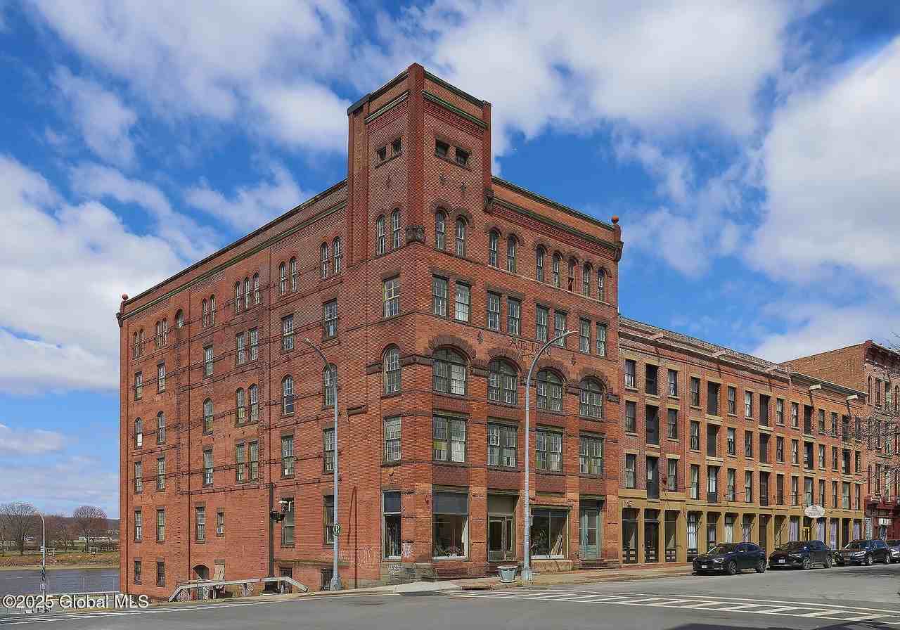 155 River St #4A