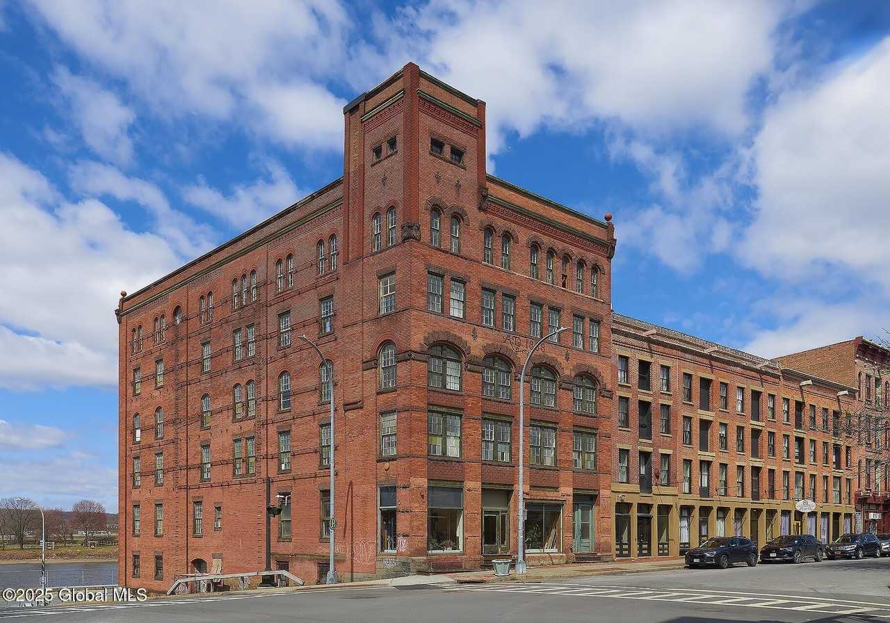 155 River St #3A