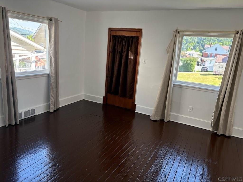 926 Bloom St - Photo 2 of 16