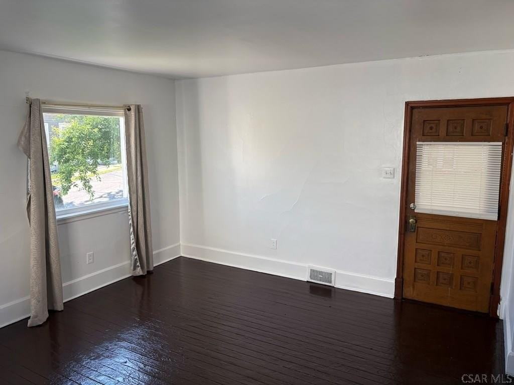 926 Bloom St - Photo 3 of 16
