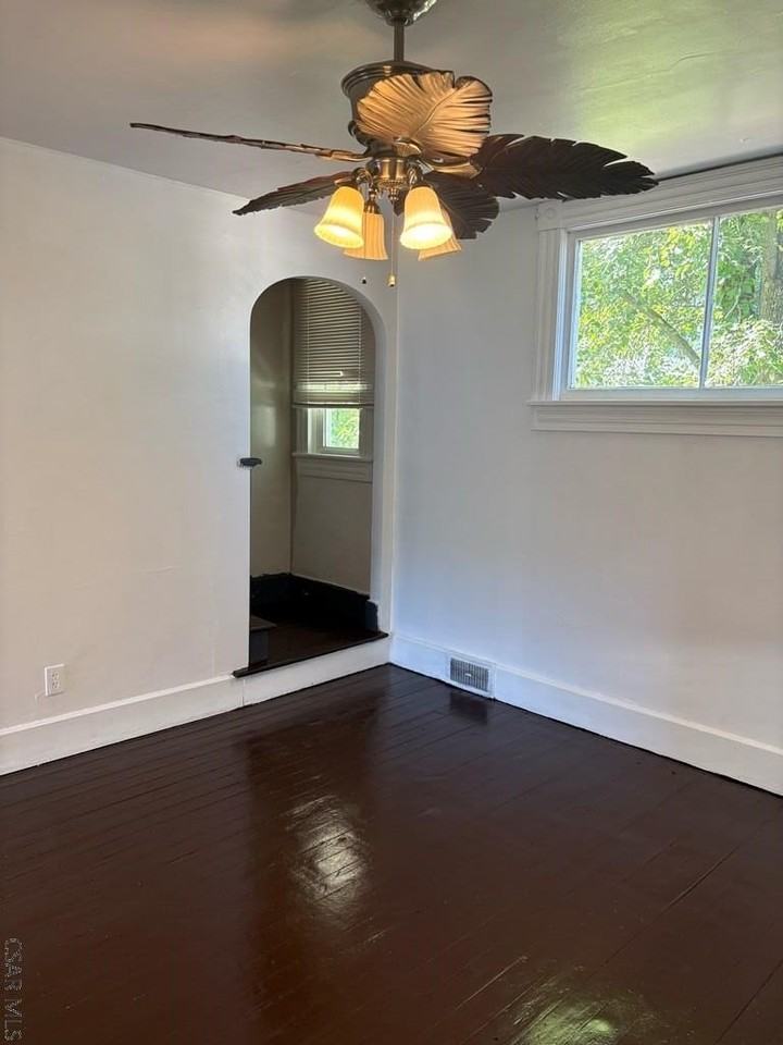 926 Bloom St - Photo 5 of 16
