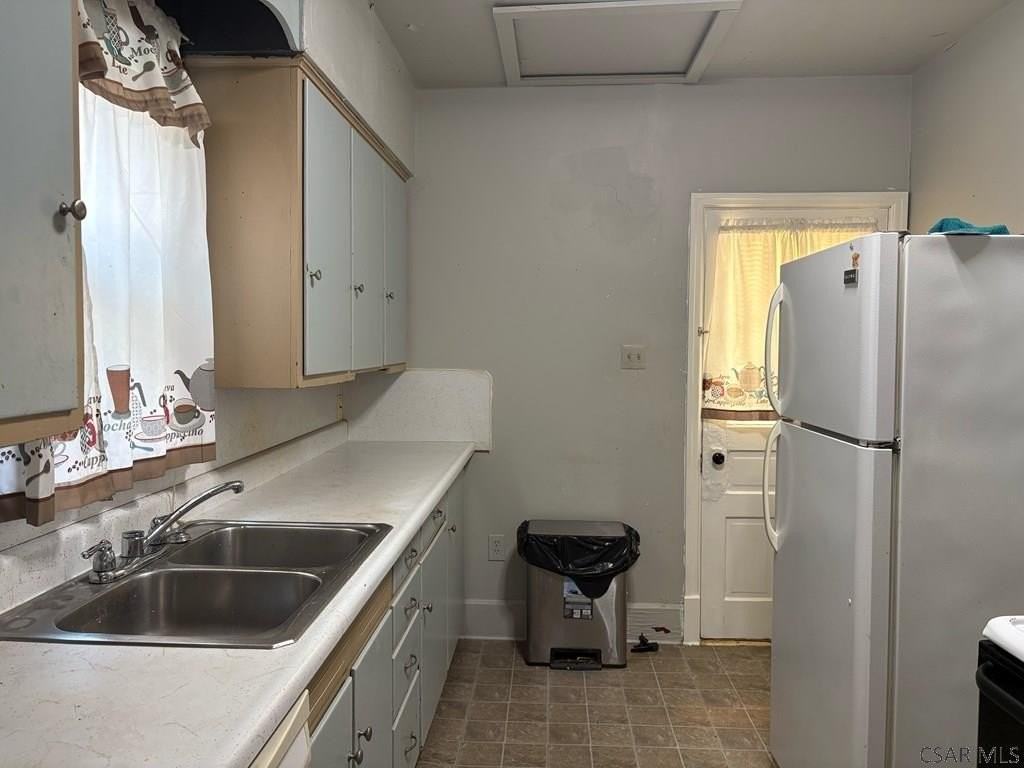 926 Bloom St - Photo 7 of 16