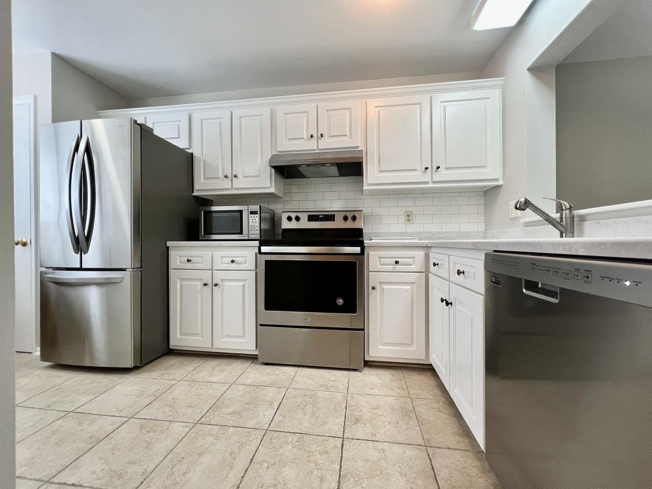 1140 Hidden Cove Dr #H - Photo 3 of 23