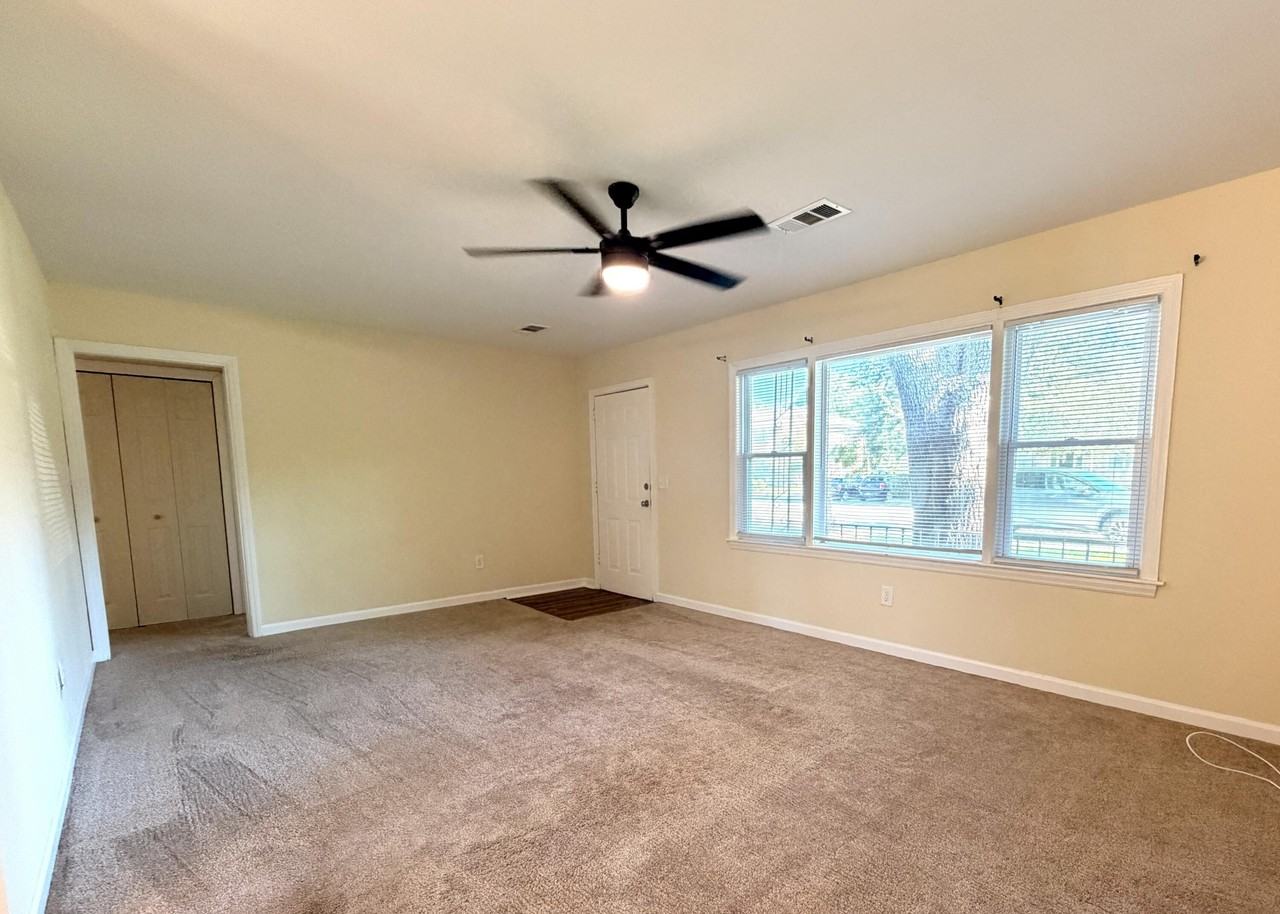 639 Windermere Blvd #B - Photo 4 of 23