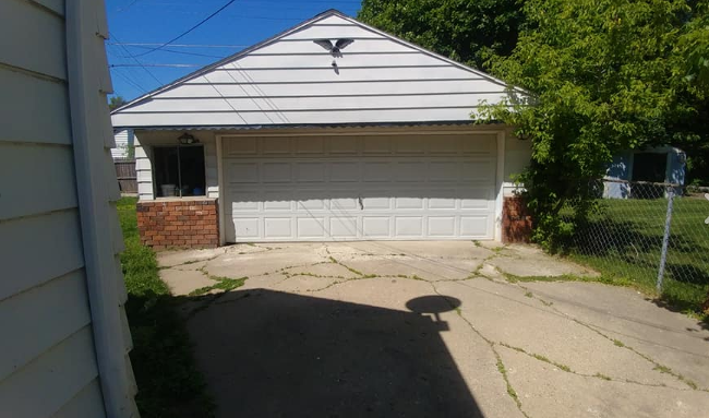 2738 Berkley St - Photo 2 of 25