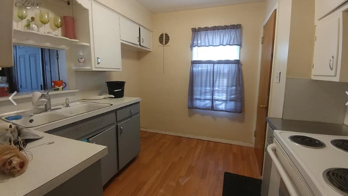 2738 Berkley St - Photo 4 of 25