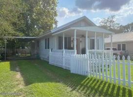 featured image of 404 N Landry Dr