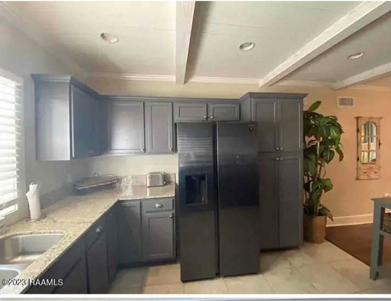 404 N Landry Dr - Photo 4 of 15