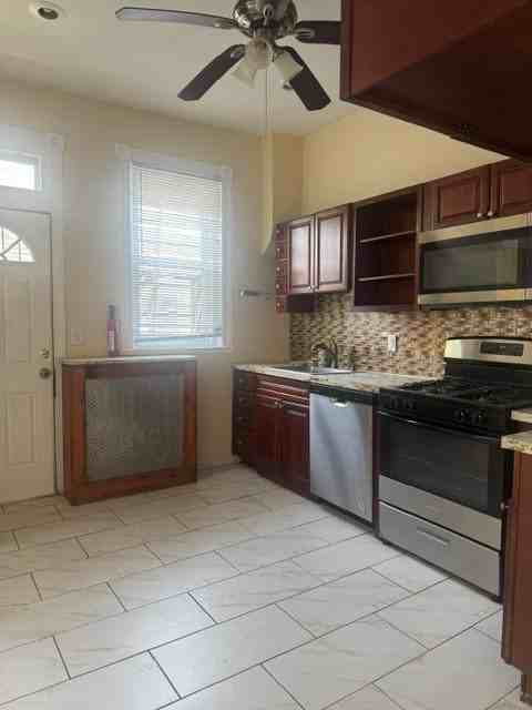 522 N 58th St - Photo 3 of 18
