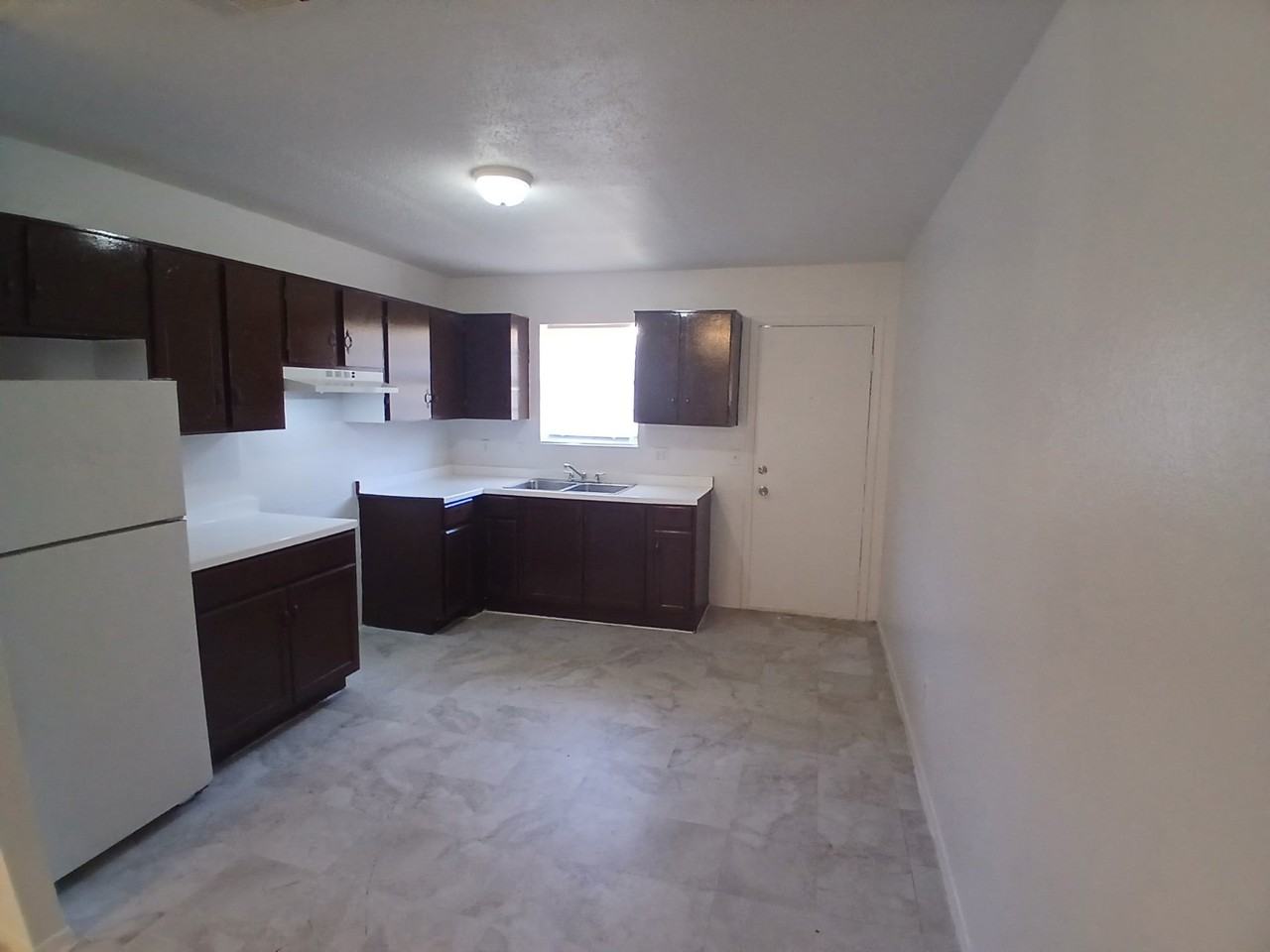 1725 E 1st St #10 - Photo 6 of 13