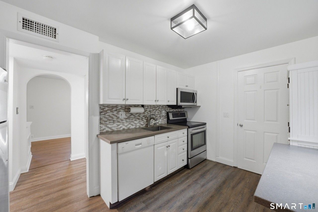 11 Barmore Dr W - Photo 5 of 26