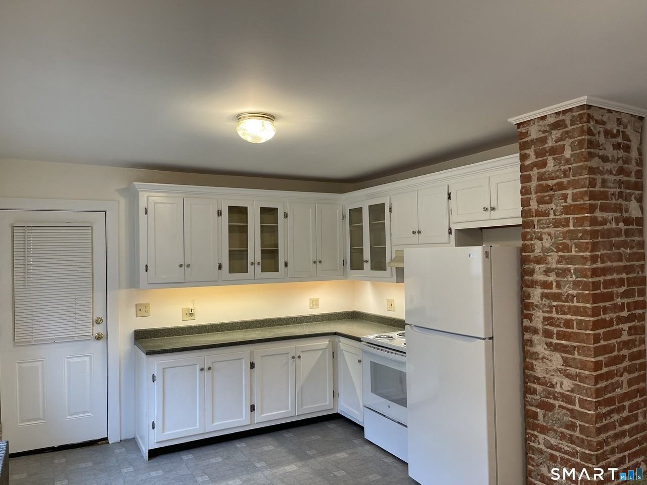 6 Silver Dr #1 - Photo 4 of 14