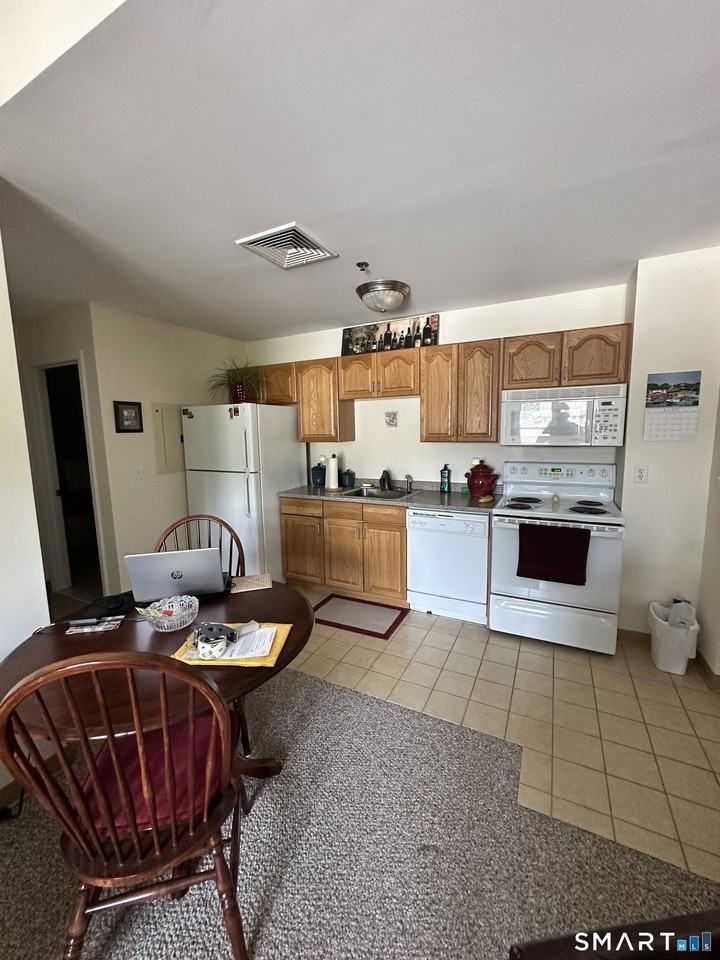 179 Main St #A - Photo 5 of 16