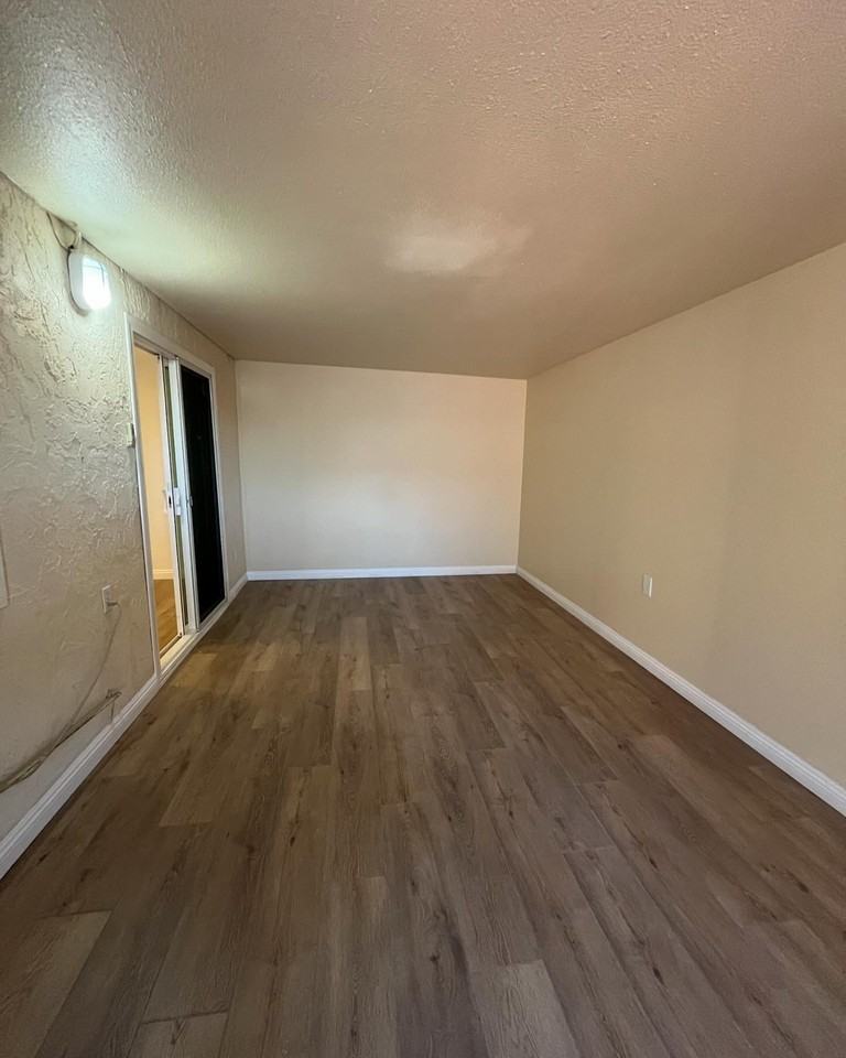 4433 Logan Ave - Photo 7 of 15
