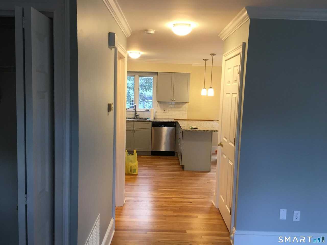 211 Hunyadi Ave - Photo 2 of 20
