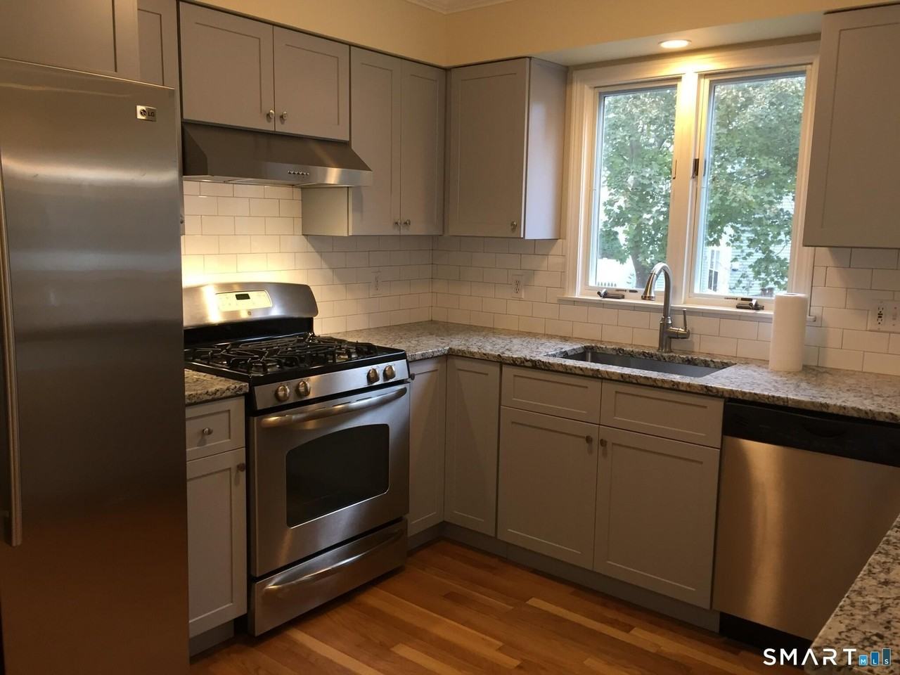211 Hunyadi Ave - Photo 4 of 20