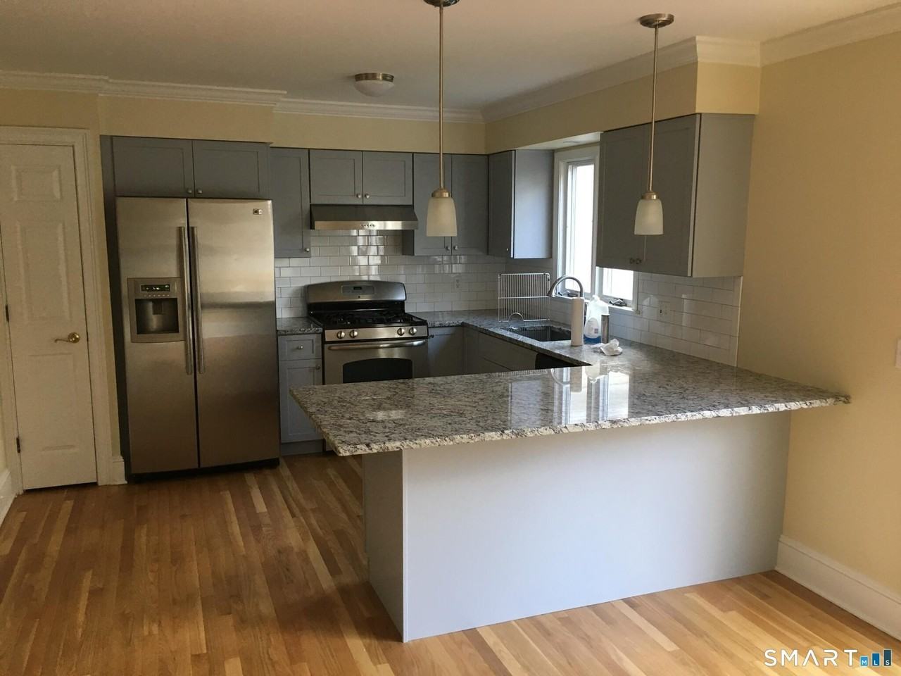 211 Hunyadi Ave - Photo 5 of 20