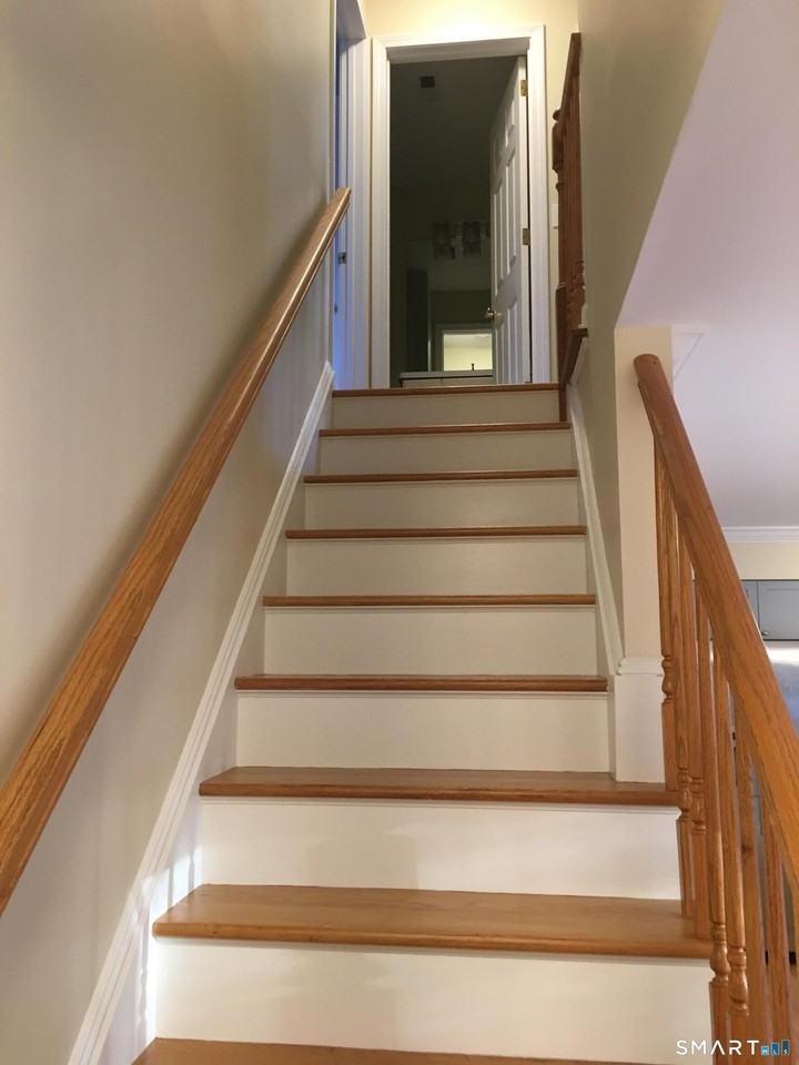 211 Hunyadi Ave - Photo 6 of 20