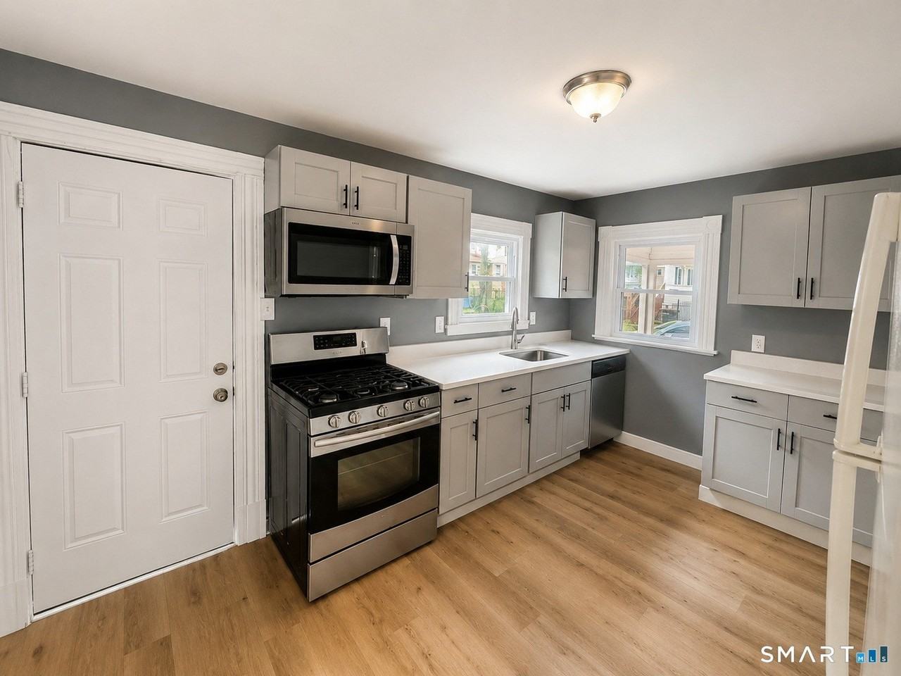 205B Laurel St - Photo 6 of 22