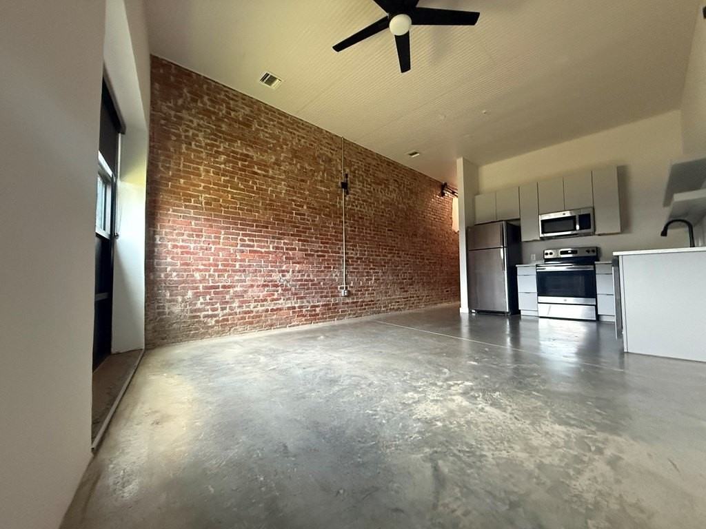 193 S Saint Andrews St - Photo 6 of 10
