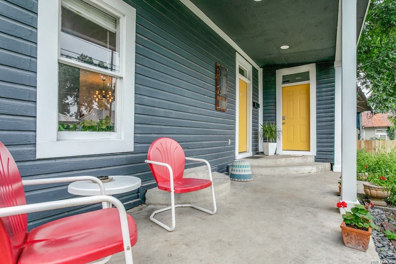 312 Burleson - Photo 2 of 25