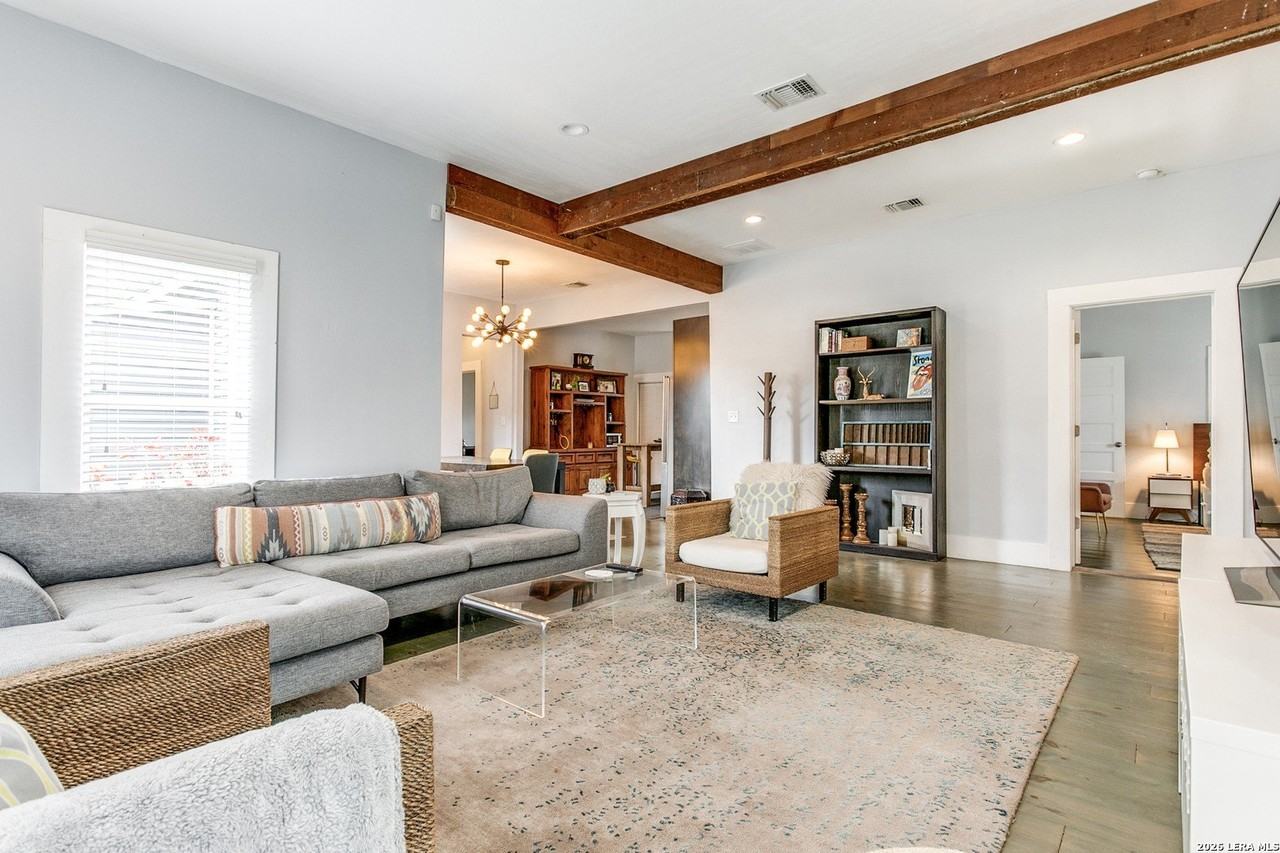 312 Burleson - Photo 7 of 25