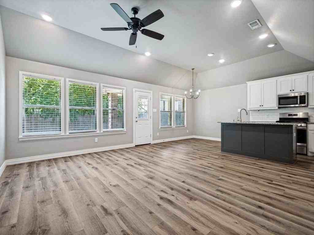 122 Elm Ln - Photo 5 of 19